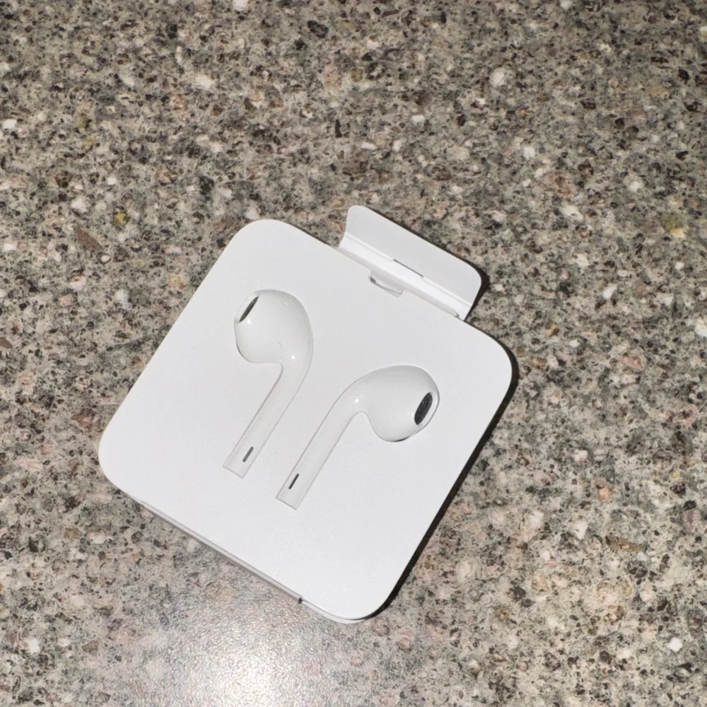 New wired apple airpods